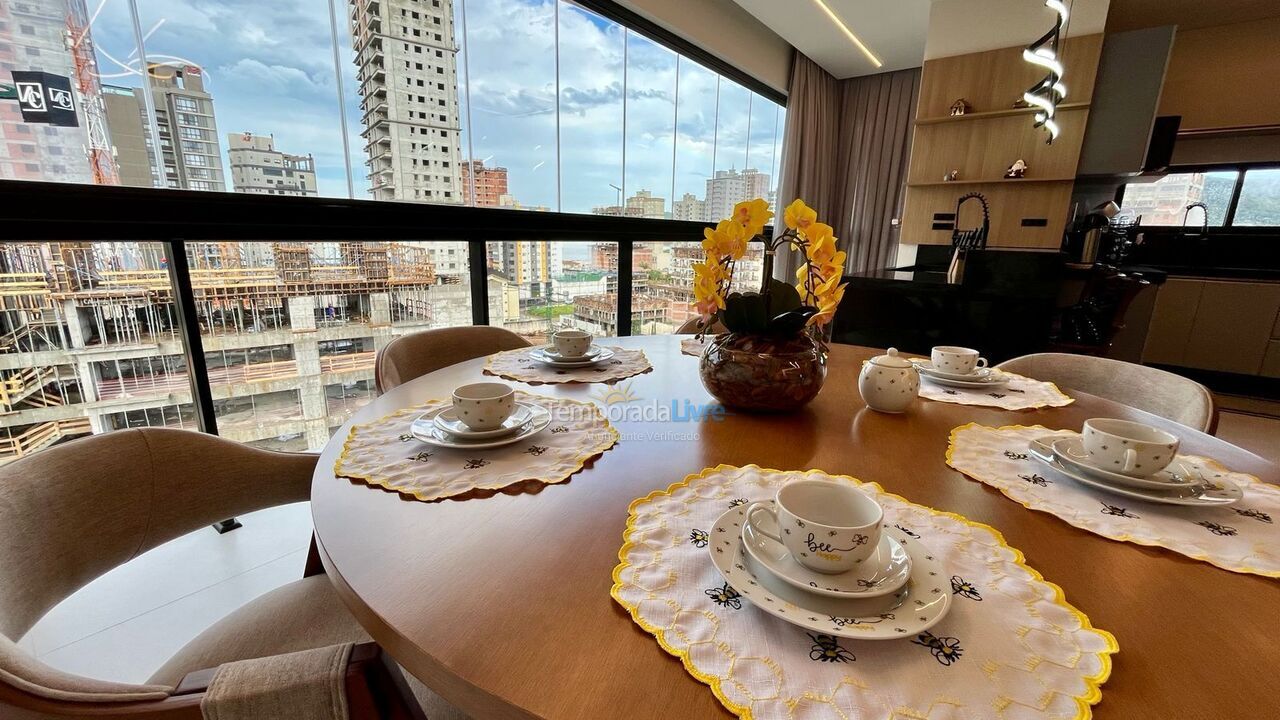 Apartamento para aluguel de temporada em Porto Belo (Perequê)