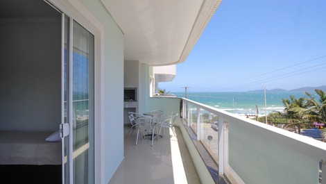 Apartamento com 2 suítes e linda vista para a Praia de Quatro Ilhas