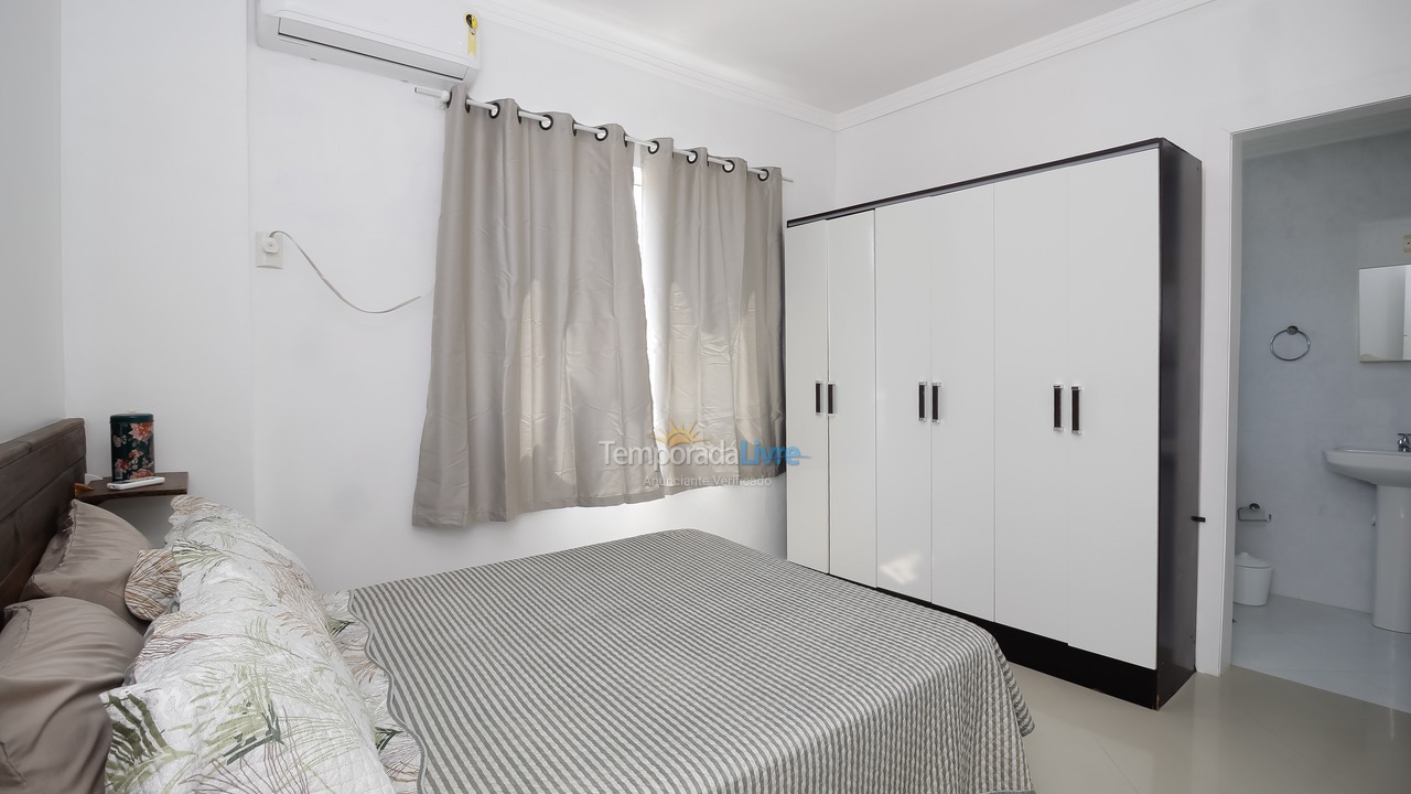 Apartamento para aluguel de temporada em Bombinhas (Praia de Quatro Ilhas)