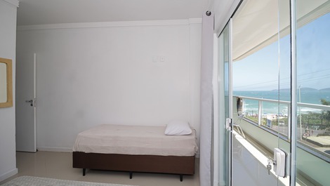 Apartamento com 2 suítes e linda vista para a Praia de Quatro Ilhas