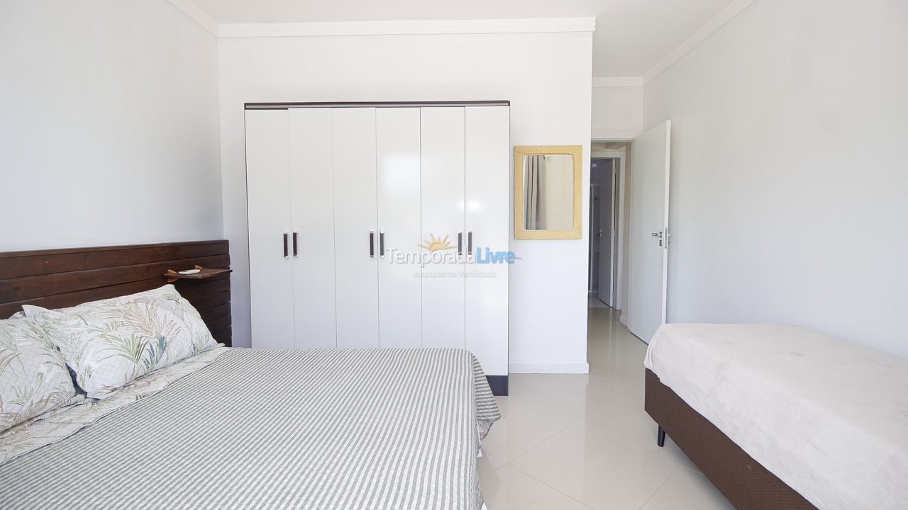 Apartamento para aluguel de temporada em Bombinhas (Praia de Quatro Ilhas)