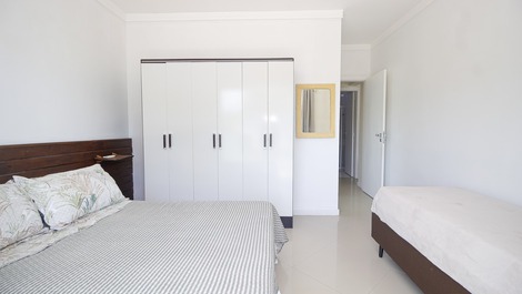 Apartamento com 2 suítes e linda vista para a Praia de Quatro Ilhas