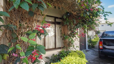 Duplex de Praia, zona nobre e perto do mar!