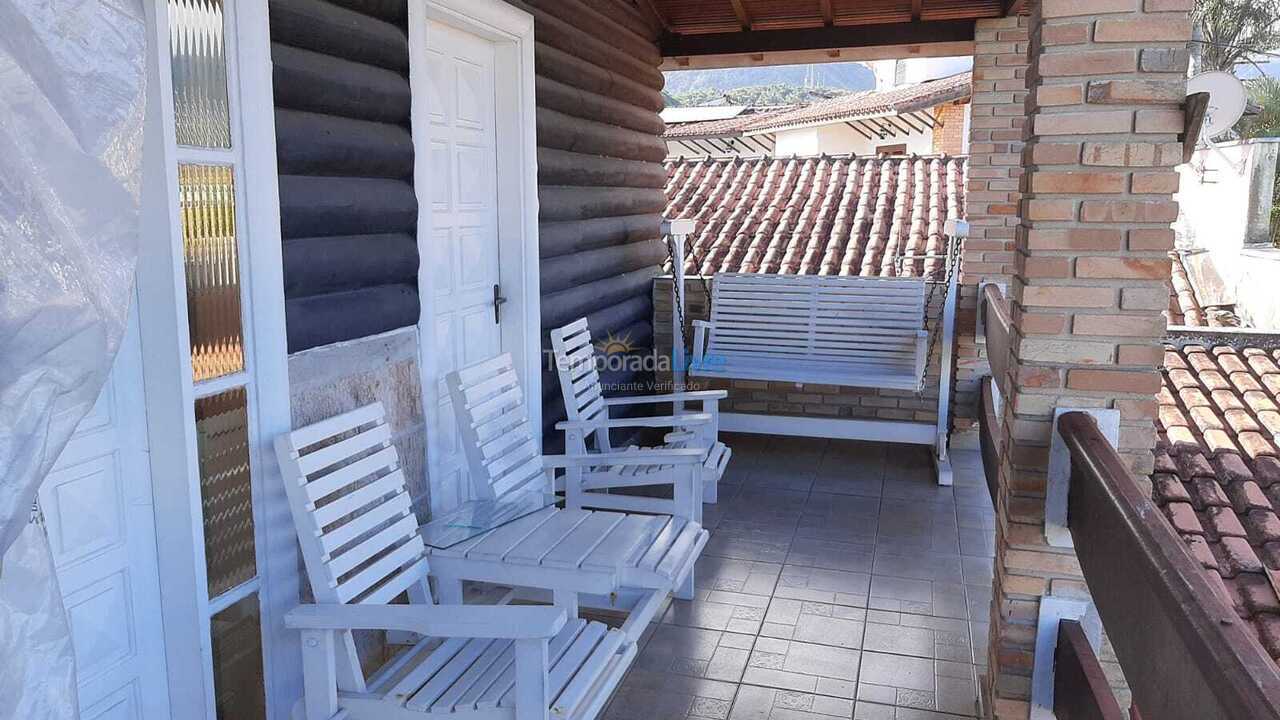 House for vacation rental in Caraguatatuba (Martin de Sá)