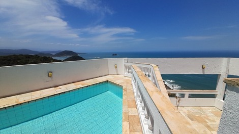 Piscina  da cobertura triplex 