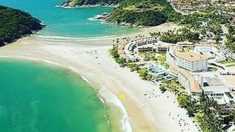 Vista área  da praia de pernambuco,  mar casado, hotel e shopping jequitimar,  a 1km da cobertura,  que está  marcada no morro