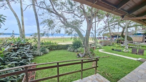 ¡Casa frente al mar en Jurerê!