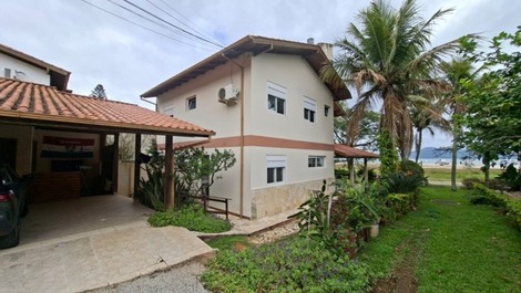 ¡Casa frente al mar en Jurerê!