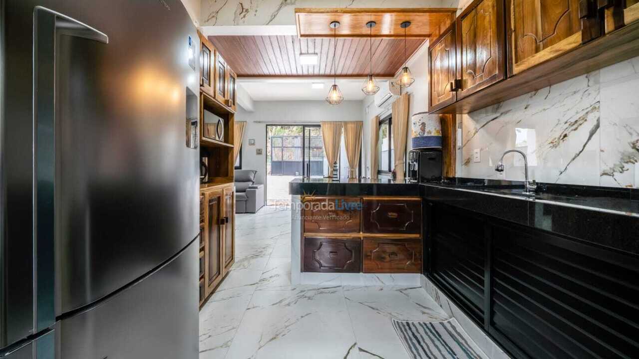 Casa para alquiler de vacaciones em Bombinhas (Praia de Zimbros)