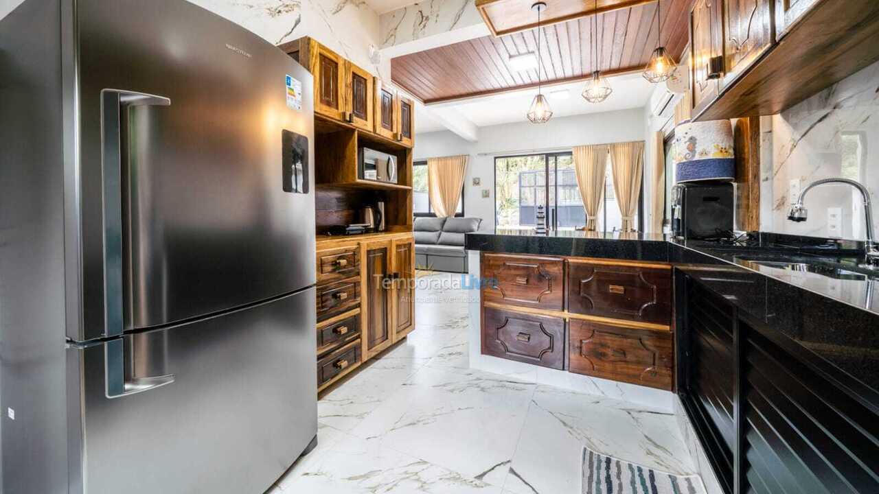 Casa para alquiler de vacaciones em Bombinhas (Praia de Zimbros)