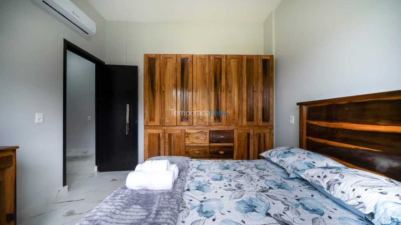 Casa para alquiler de vacaciones em Bombinhas (Praia de Zimbros)