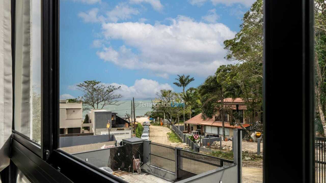 Casa para alquiler de vacaciones em Bombinhas (Praia de Zimbros)