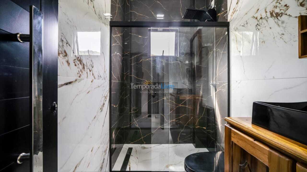 Casa para alquiler de vacaciones em Bombinhas (Praia de Zimbros)