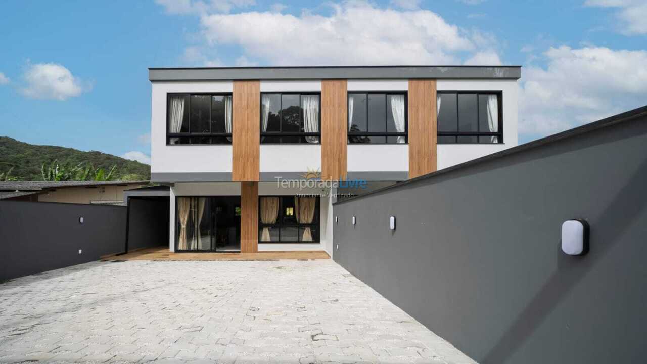 Casa para alquiler de vacaciones em Bombinhas (Praia de Zimbros)