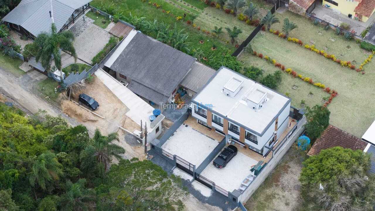 Casa para alquiler de vacaciones em Bombinhas (Praia de Zimbros)