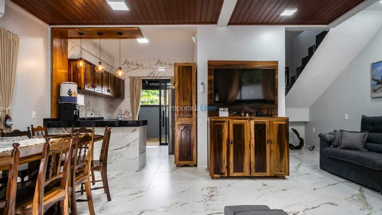 Casa para alquiler de vacaciones em Bombinhas (Praia de Zimbros)