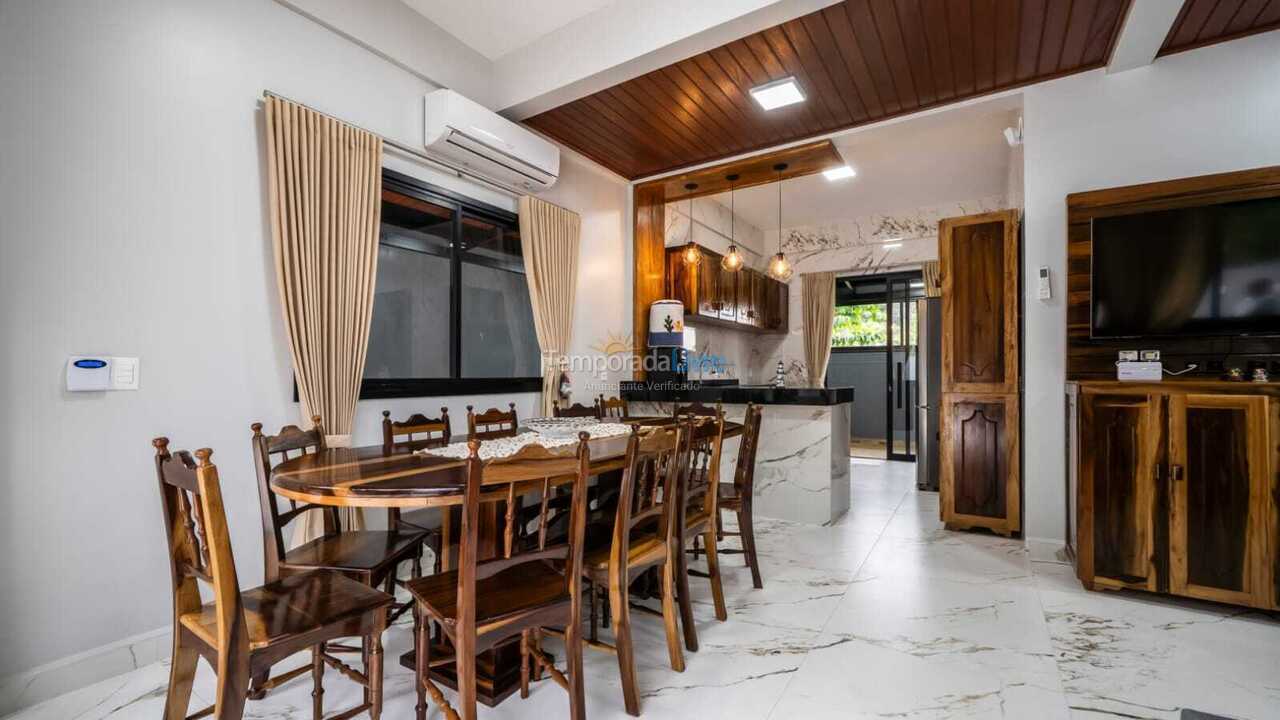 Casa para alquiler de vacaciones em Bombinhas (Praia de Zimbros)