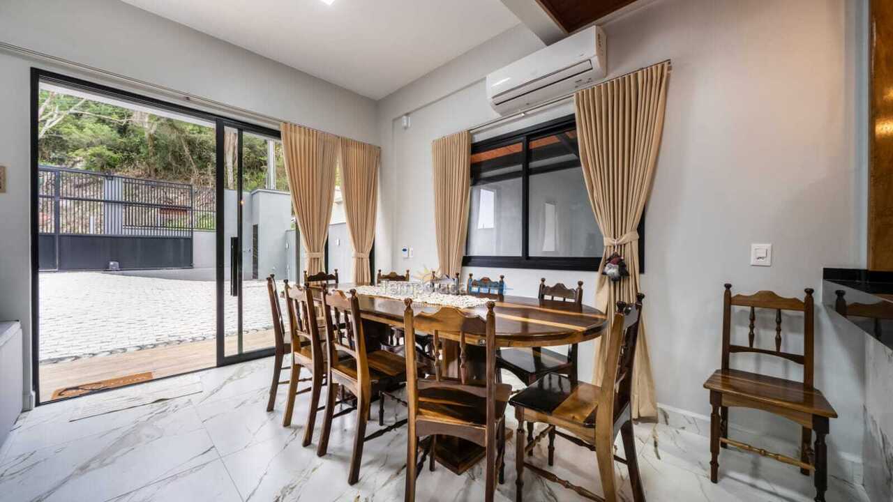 Casa para alquiler de vacaciones em Bombinhas (Praia de Zimbros)