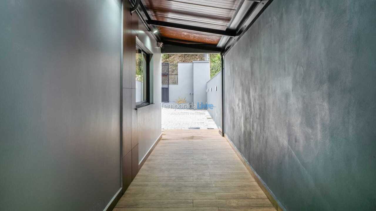 Casa para alquiler de vacaciones em Bombinhas (Praia de Zimbros)