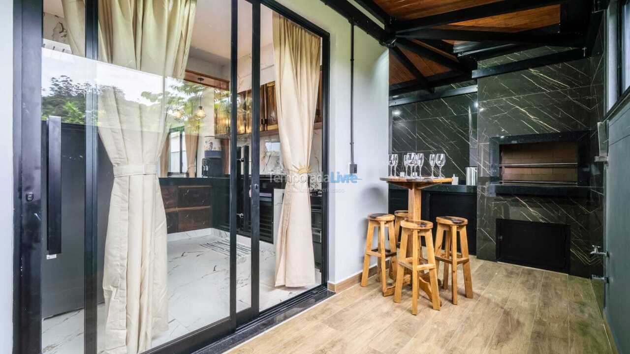 Casa para alquiler de vacaciones em Bombinhas (Praia de Zimbros)