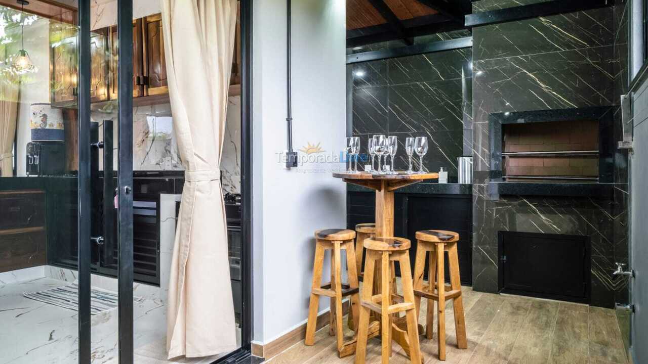 Casa para alquiler de vacaciones em Bombinhas (Praia de Zimbros)