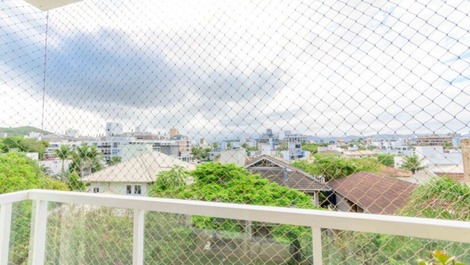 Apartment in Jurerê Tradicional, 500 meters from the beach.