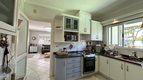 Casa completa cerca de la playa de Jurerê.