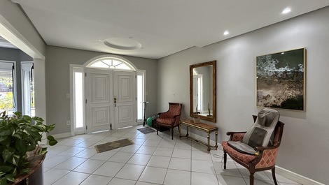 Casa completa cerca de la playa de Jurerê.