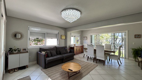 Casa completa cerca de la playa de Jurerê.