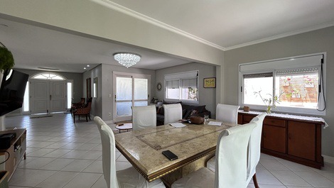 Casa completa cerca de la playa de Jurerê.