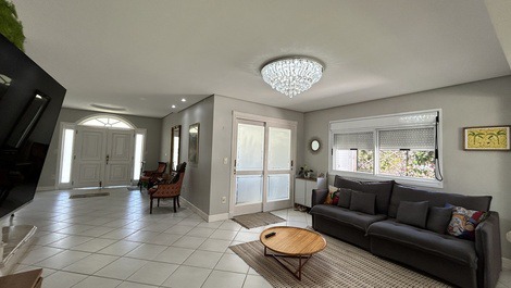 Casa completa cerca de la playa de Jurerê.