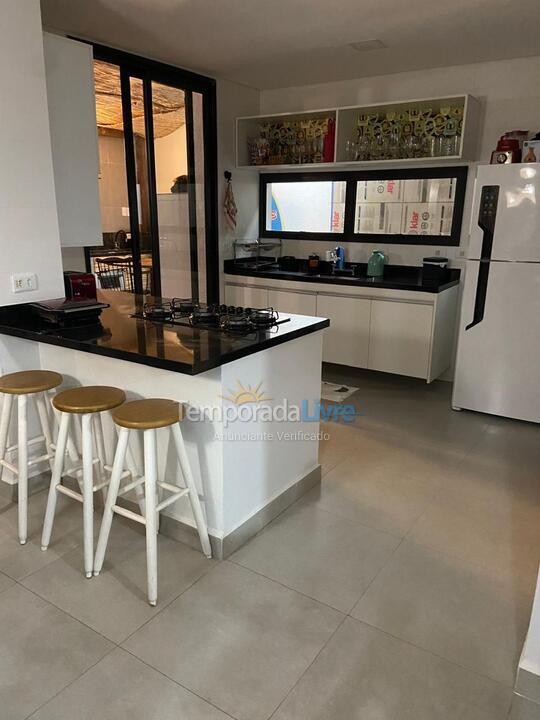 Casa para alquiler de vacaciones em São Sebastião (Camburi)