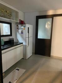 Hermosa casa adosada disponible para alquiler.