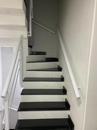 Hermosa casa adosada disponible para alquiler.