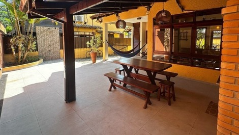 Excelente casa de condomínio disponível para locação!