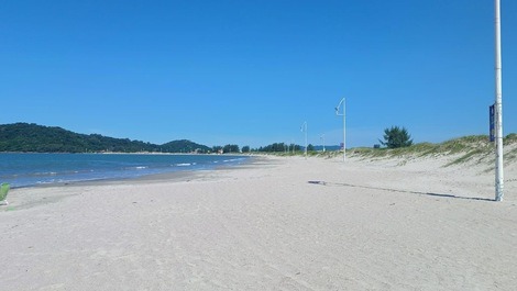 Apartamento de 03 dormitórios na Praia do Sonho