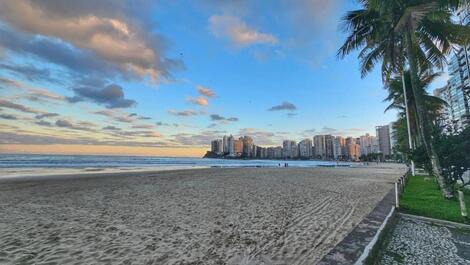 Apt. TOP Pé areia Praia Pitangueiras/ Praia Enseada/ Mirante Maluf