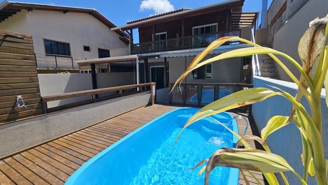 Casa Familiar com Piscina em Zimbros