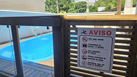 Casa Familiar com Piscina em Zimbros