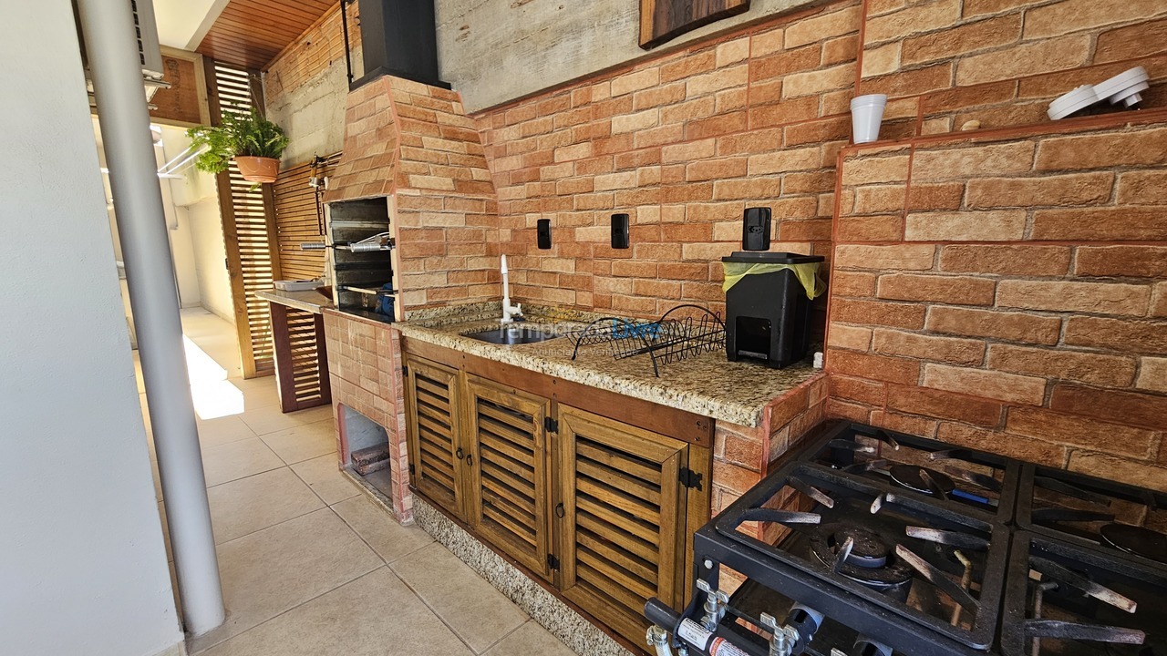 Casa para aluguel de temporada em Bombinhas (Praia de Zimbros)