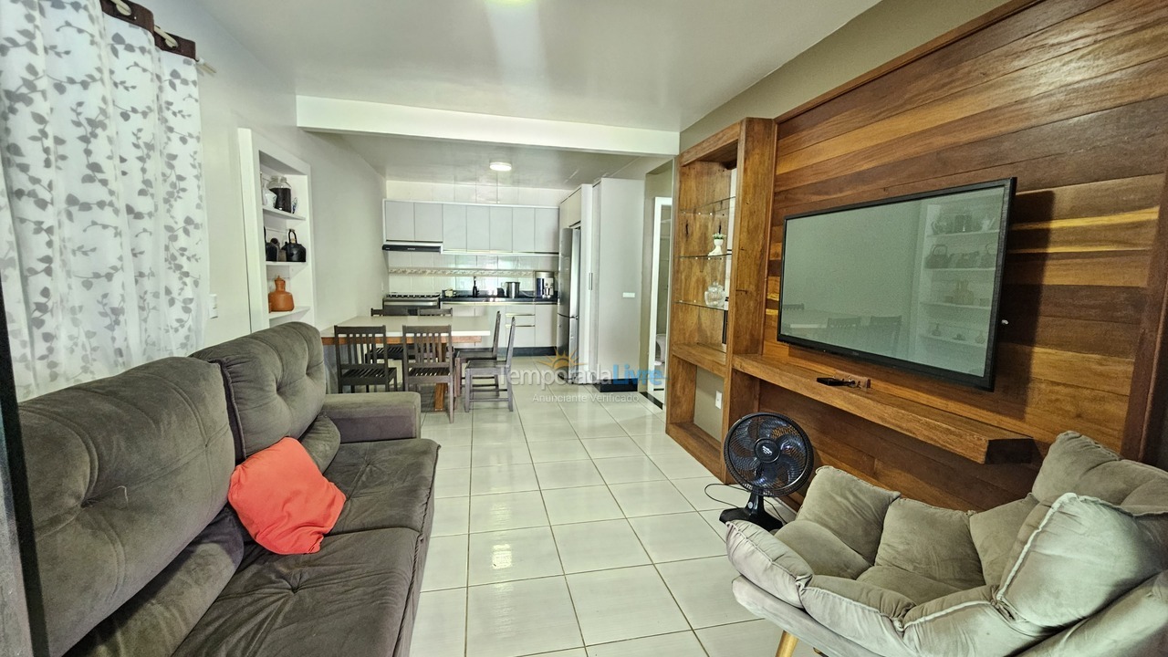 Casa para aluguel de temporada em Bombinhas (Praia de Zimbros)