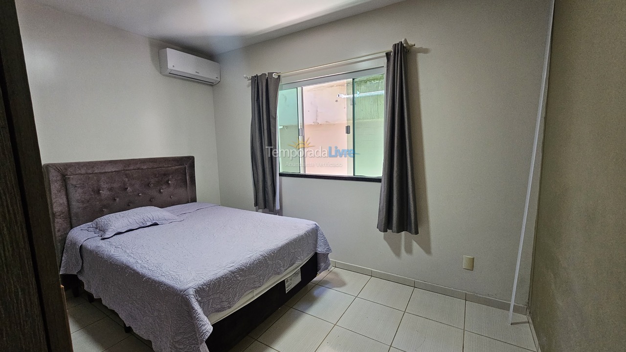 Casa para aluguel de temporada em Bombinhas (Praia de Zimbros)