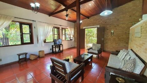 Casa a 80m da praia de Itamambuca