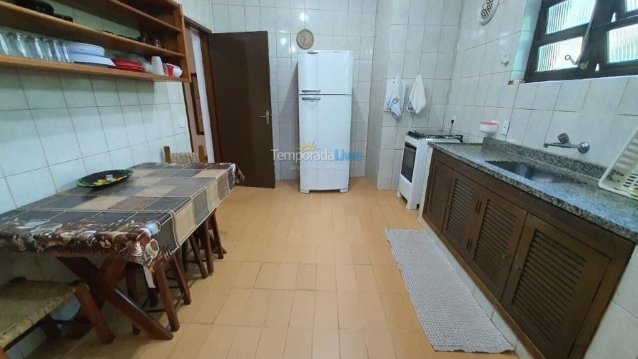 Casa para aluguel de temporada em Ubatuba (Itamambuca)