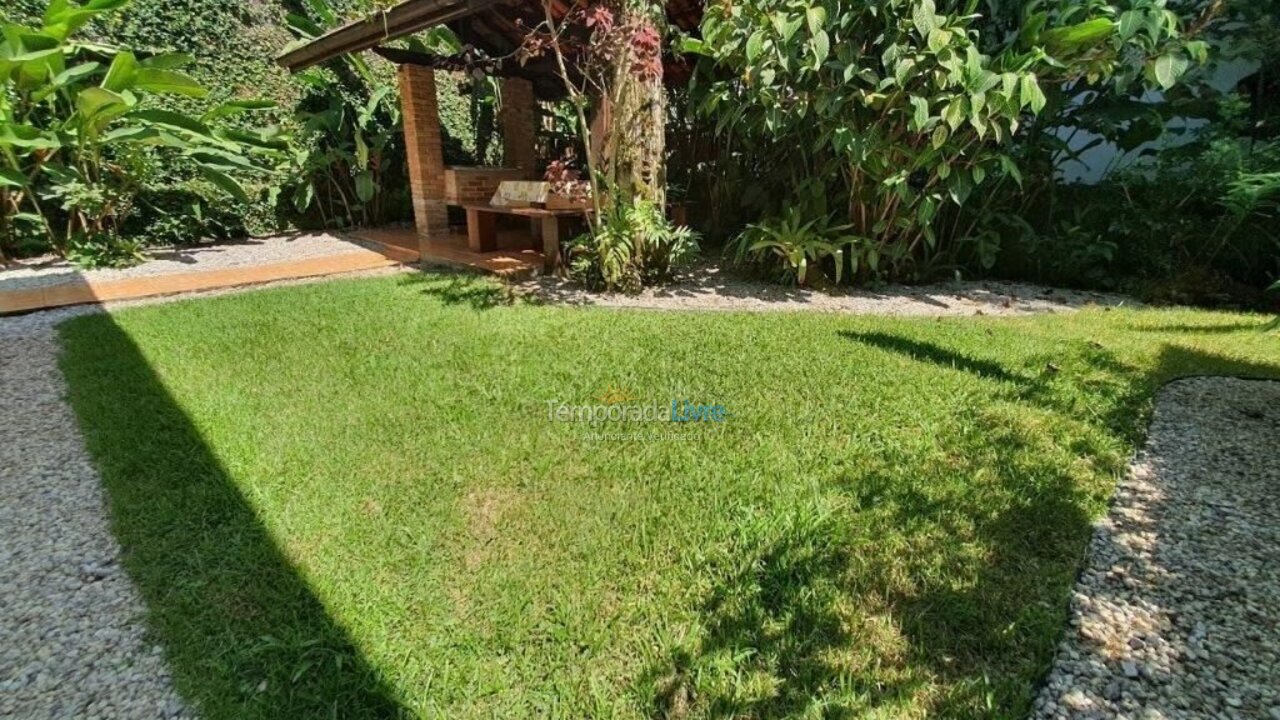 Casa para aluguel de temporada em Ubatuba (Itamambuca)