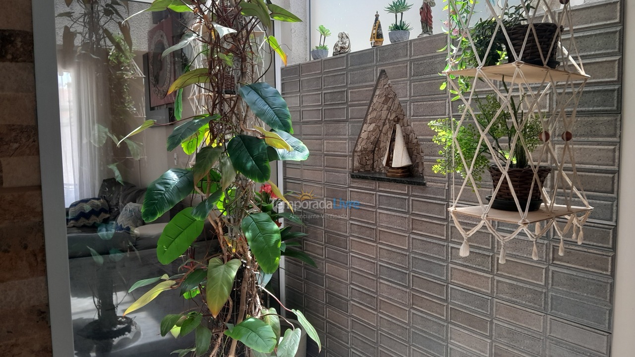 Casa para aluguel de temporada em Itapoá (Barra do Saí)