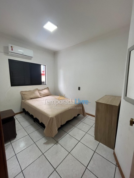 Apartamento para aluguel de temporada em Itapema (Meia Praia)