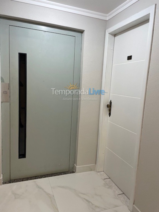 Apartamento para aluguel de temporada em Itapema (Meia Praia)