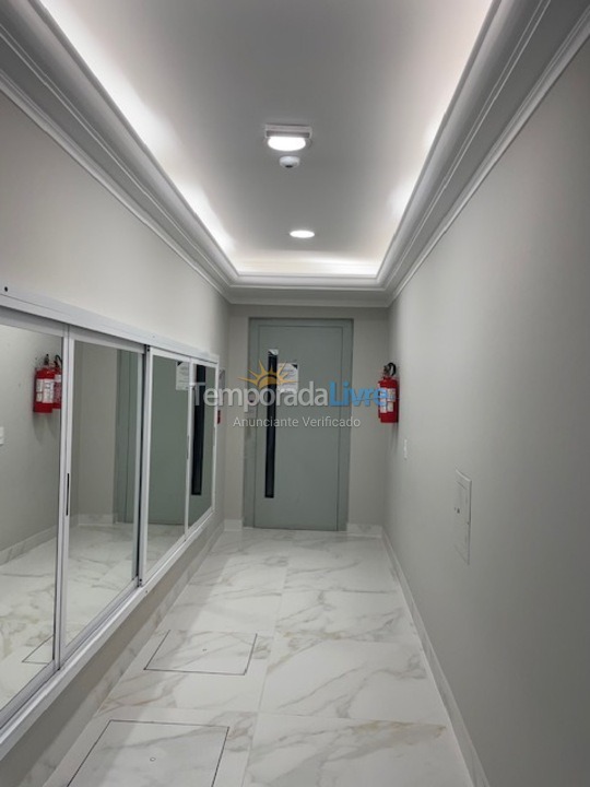 Apartamento para aluguel de temporada em Itapema (Meia Praia)