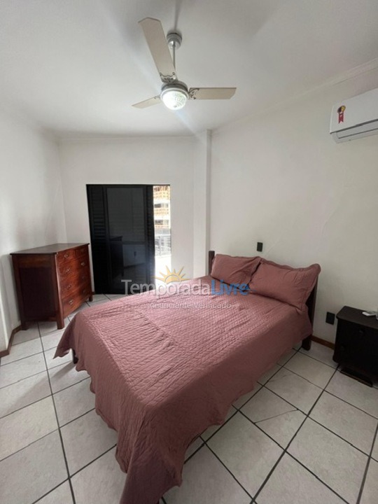 Apartamento para aluguel de temporada em Itapema (Meia Praia)